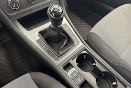 valkoinen Volkswagen Golf 2016 kuva 24.