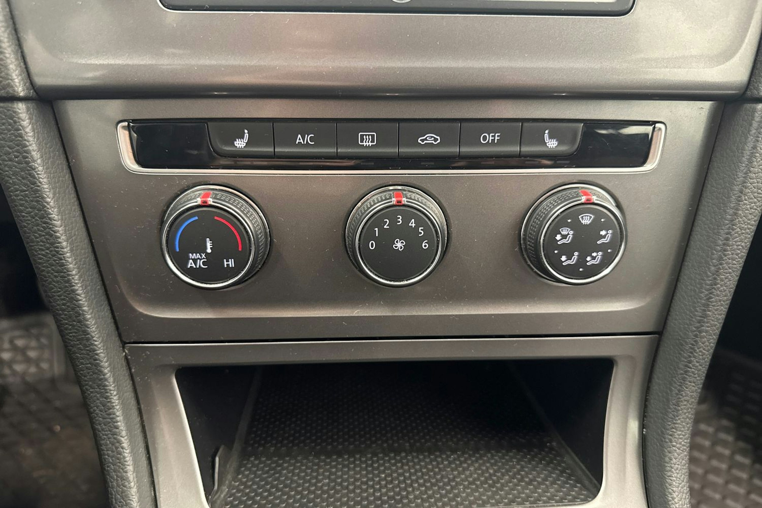 valkoinen Volkswagen Golf 2016 kuva 25.