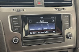 valkoinen Volkswagen Golf 2016 kuva 26.