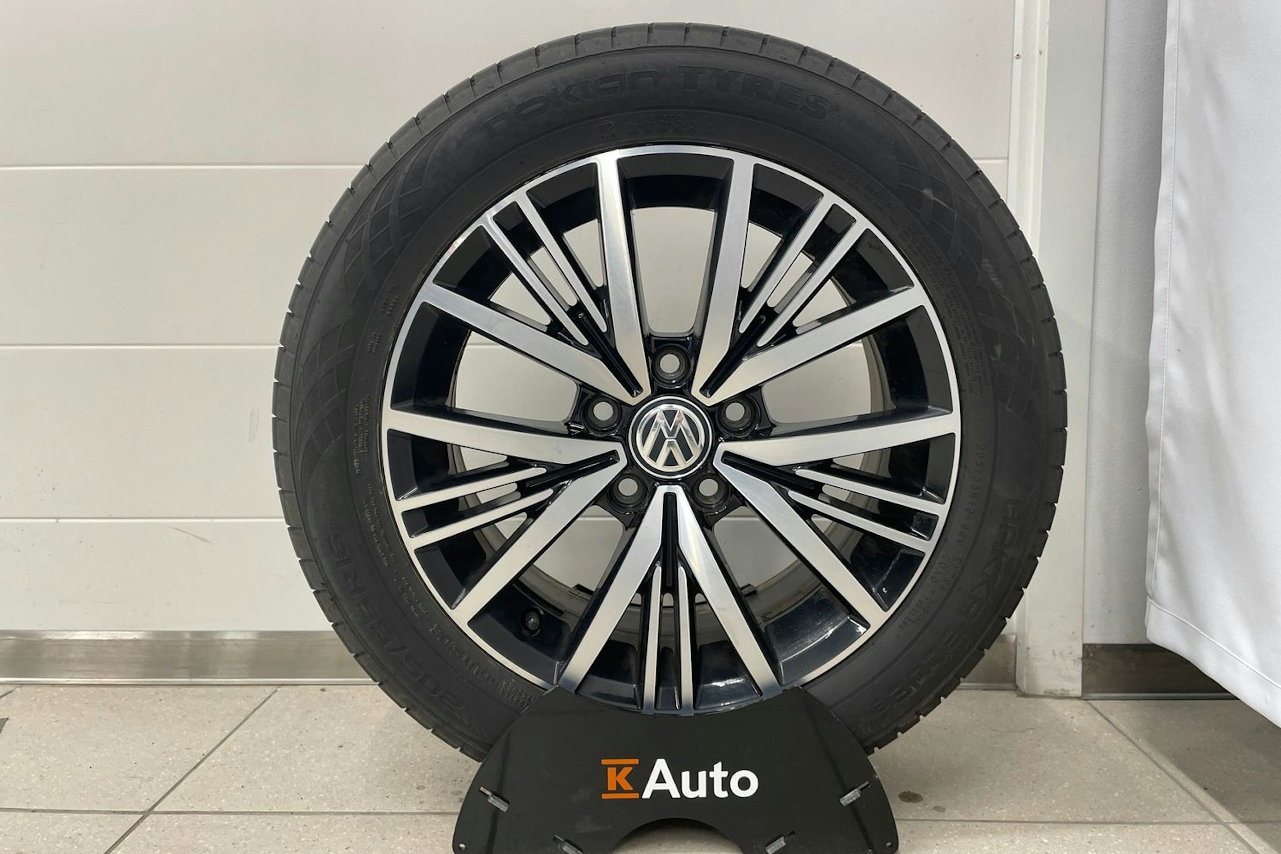 Harmaa Volkswagen GOLF 2016 kuva 22.
