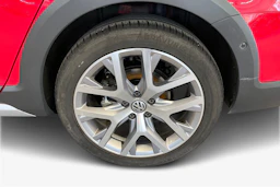 Punainen Volkswagen GOLF 2016 kuva 9.