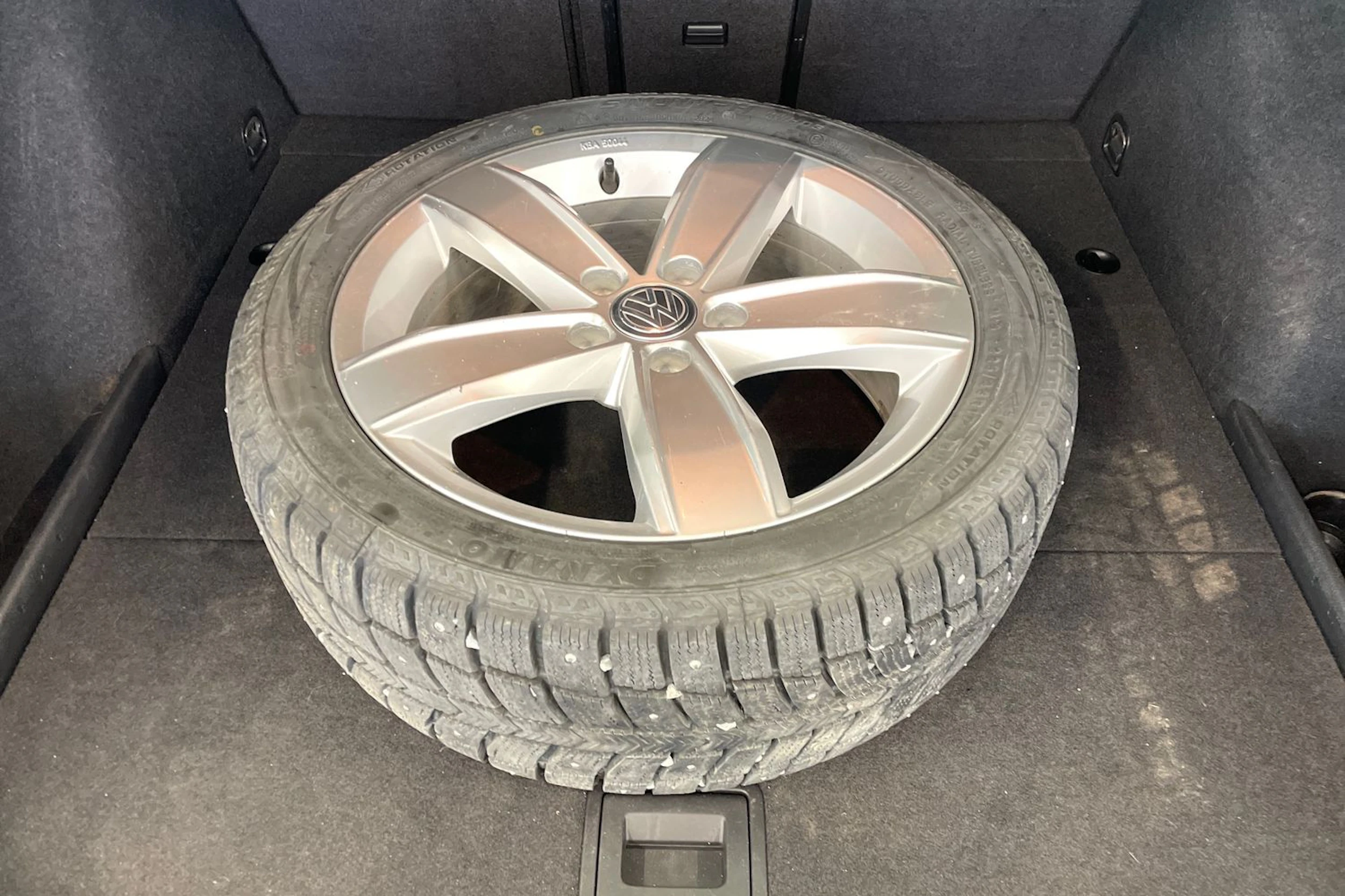 Punainen Volkswagen GOLF 2016 kuva 10.
