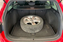 Punainen Volkswagen GOLF 2016 kuva 11.