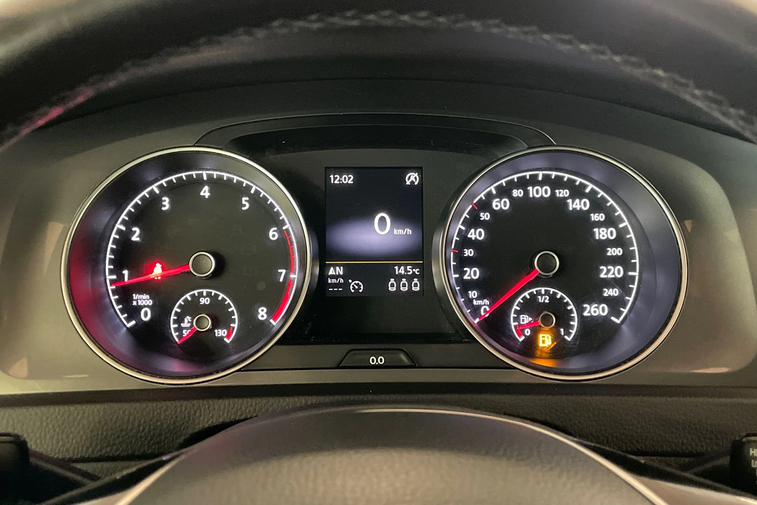 Punainen Volkswagen GOLF 2016 kuva 14.