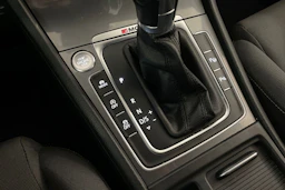 Punainen Volkswagen GOLF 2016 kuva 16.