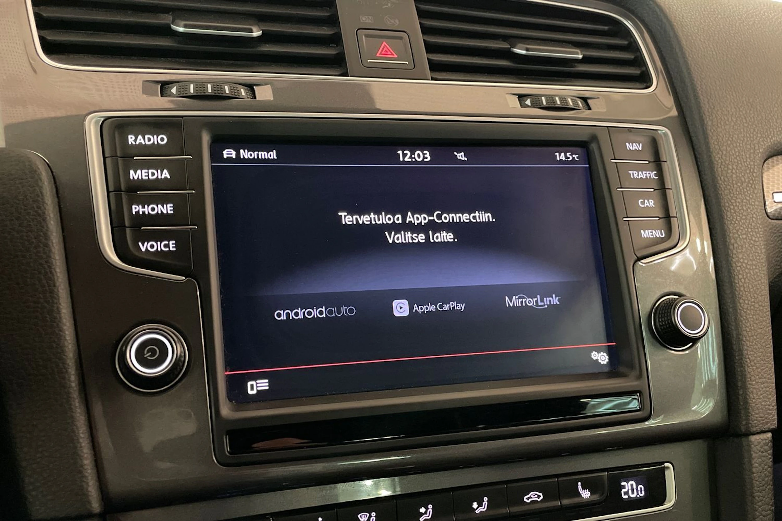 Punainen Volkswagen GOLF 2016 kuva 18.