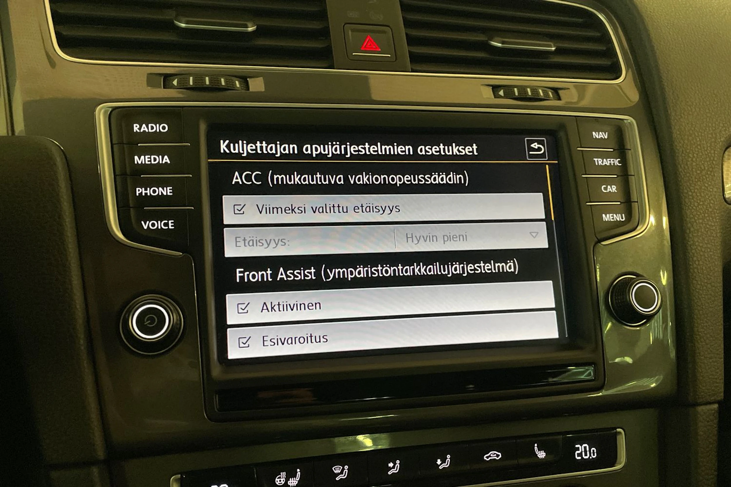 Punainen Volkswagen GOLF 2016 kuva 19.