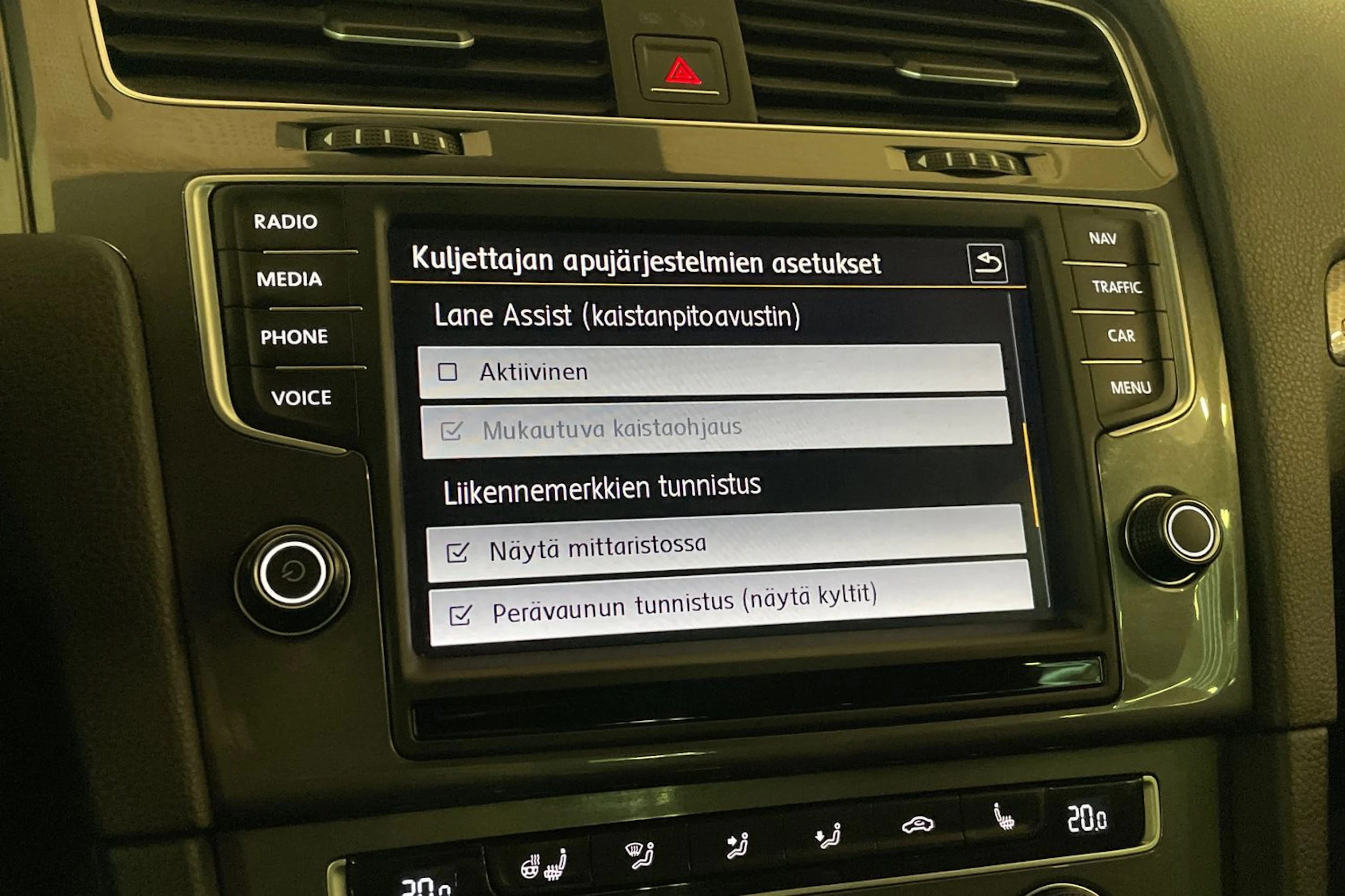 Punainen Volkswagen GOLF 2016 kuva 20.