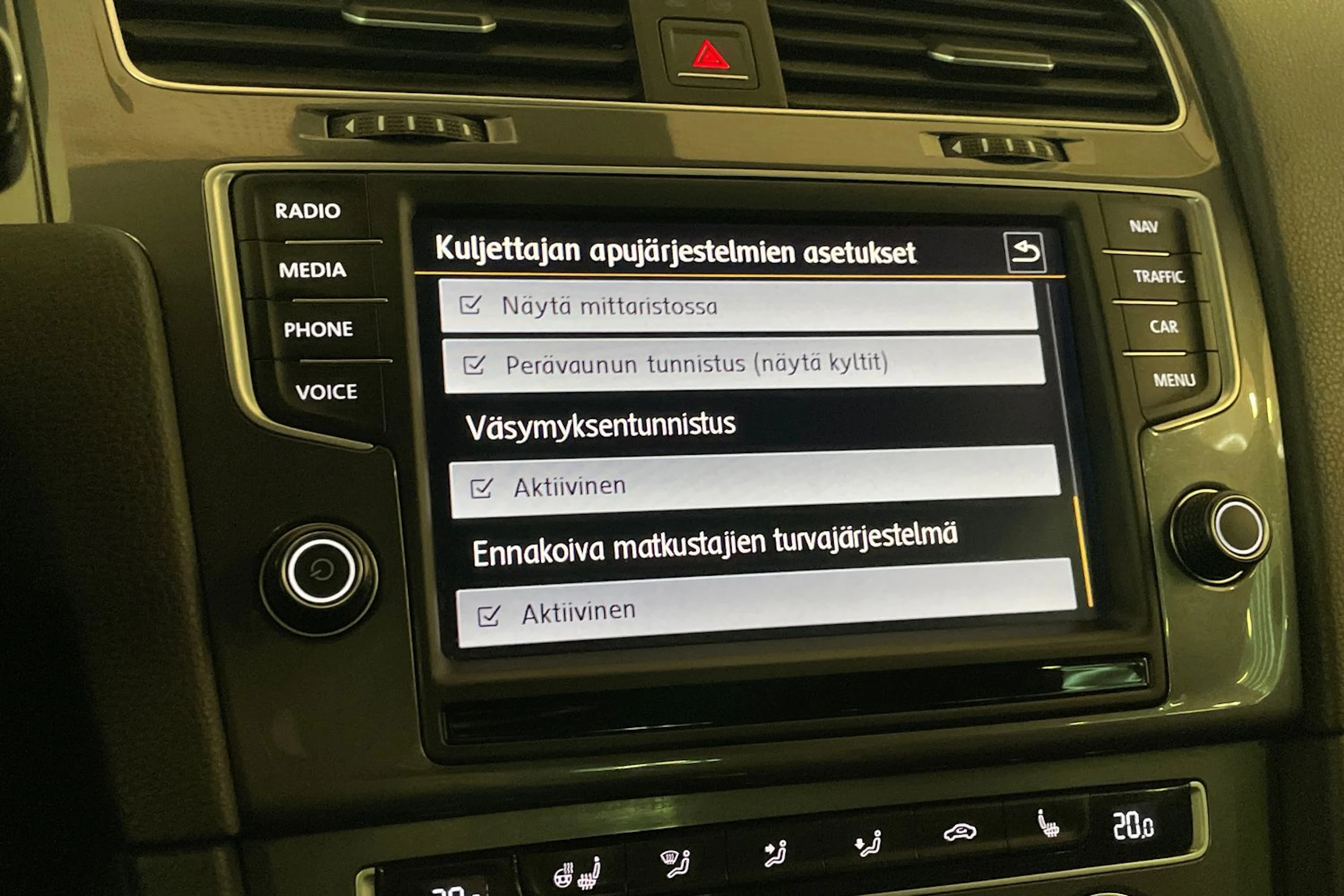Punainen Volkswagen GOLF 2016 kuva 21.