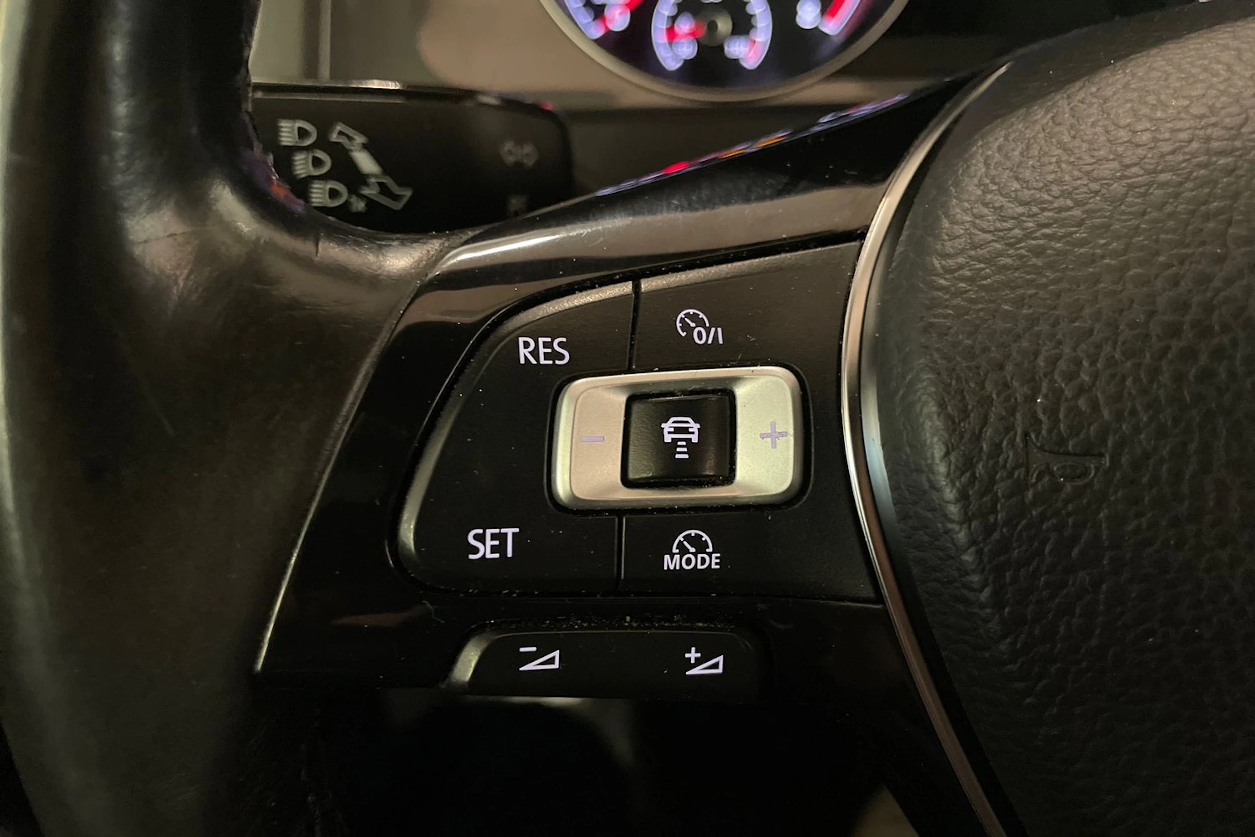 Punainen Volkswagen GOLF 2016 kuva 22.