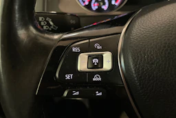 Punainen Volkswagen GOLF 2016 kuva 22.