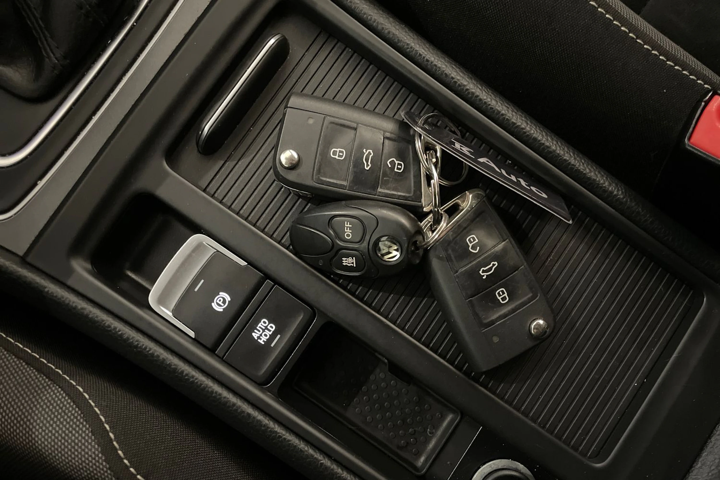 Punainen Volkswagen GOLF 2016 kuva 24.