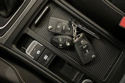 Punainen Volkswagen GOLF 2016 kuva 24.