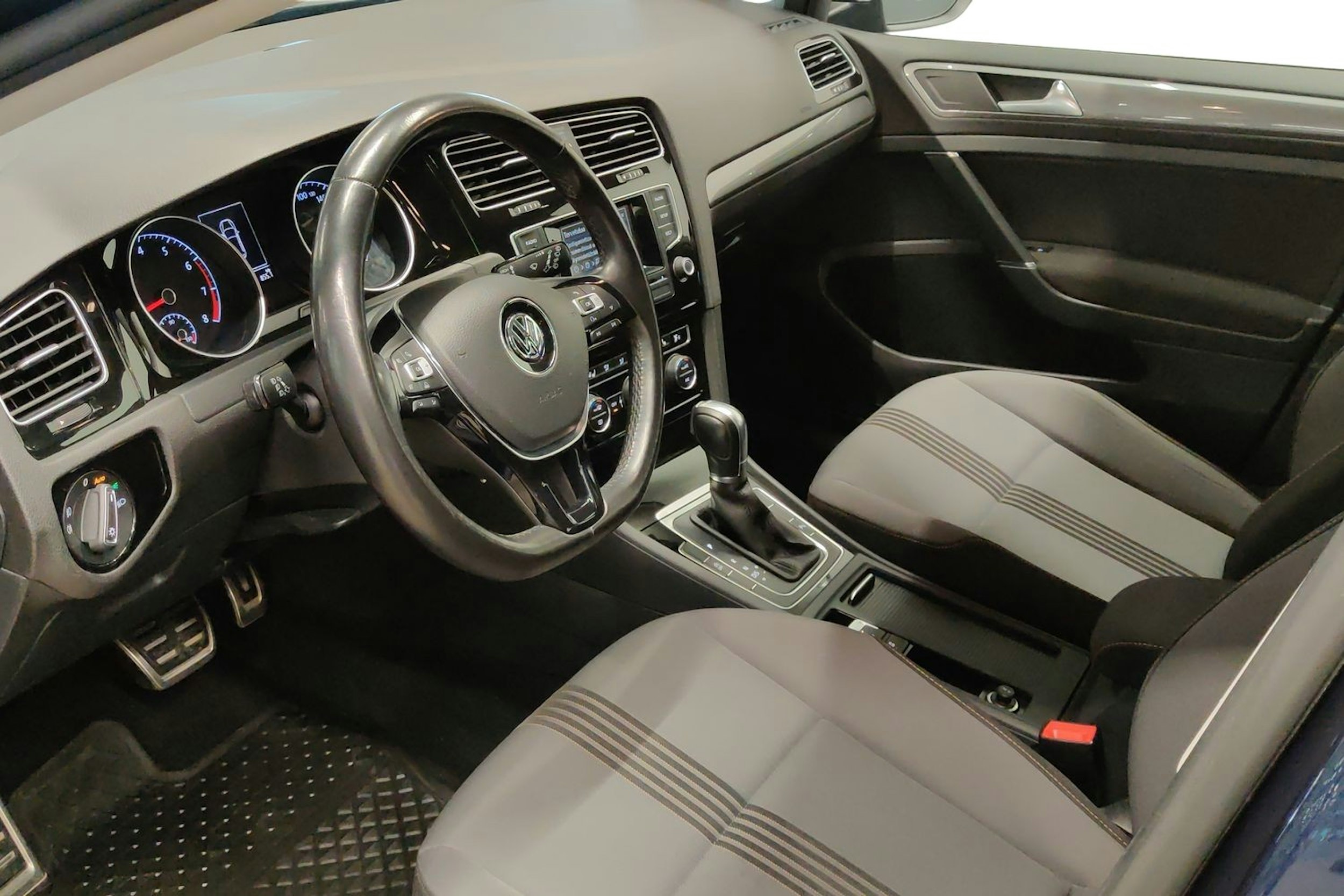 Sininen Volkswagen GOLF 2016 kuva 7.