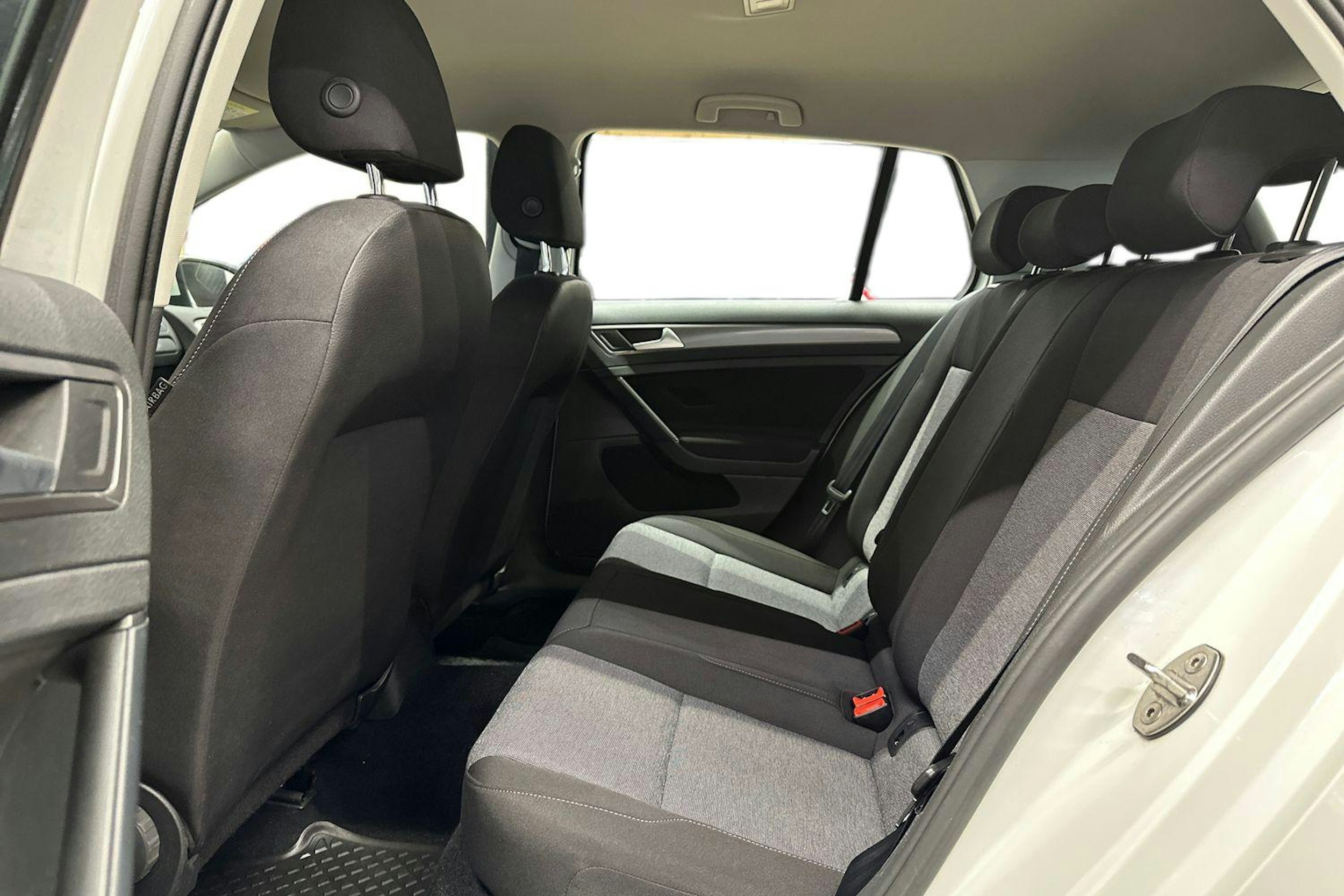 valkoinen Volkswagen Golf 2016 kuva 10.