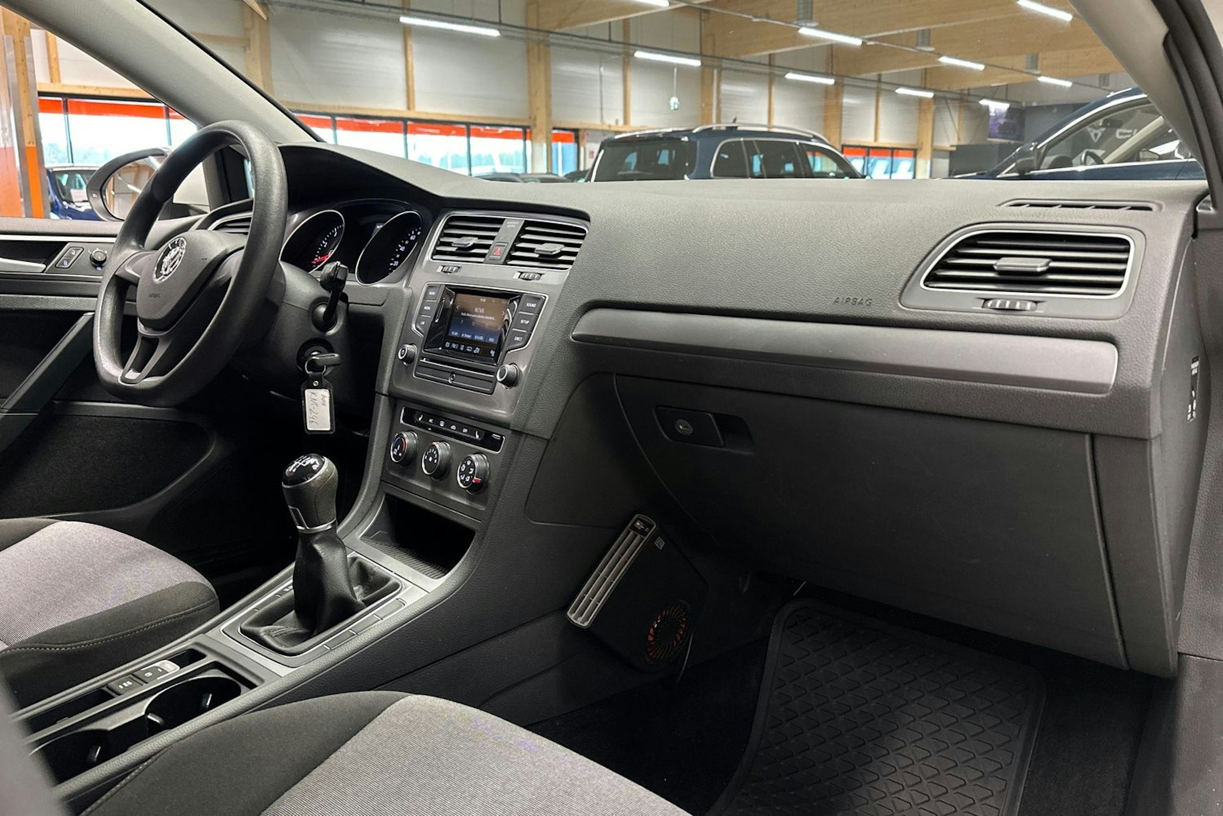 valkoinen Volkswagen Golf 2016 kuva 13.