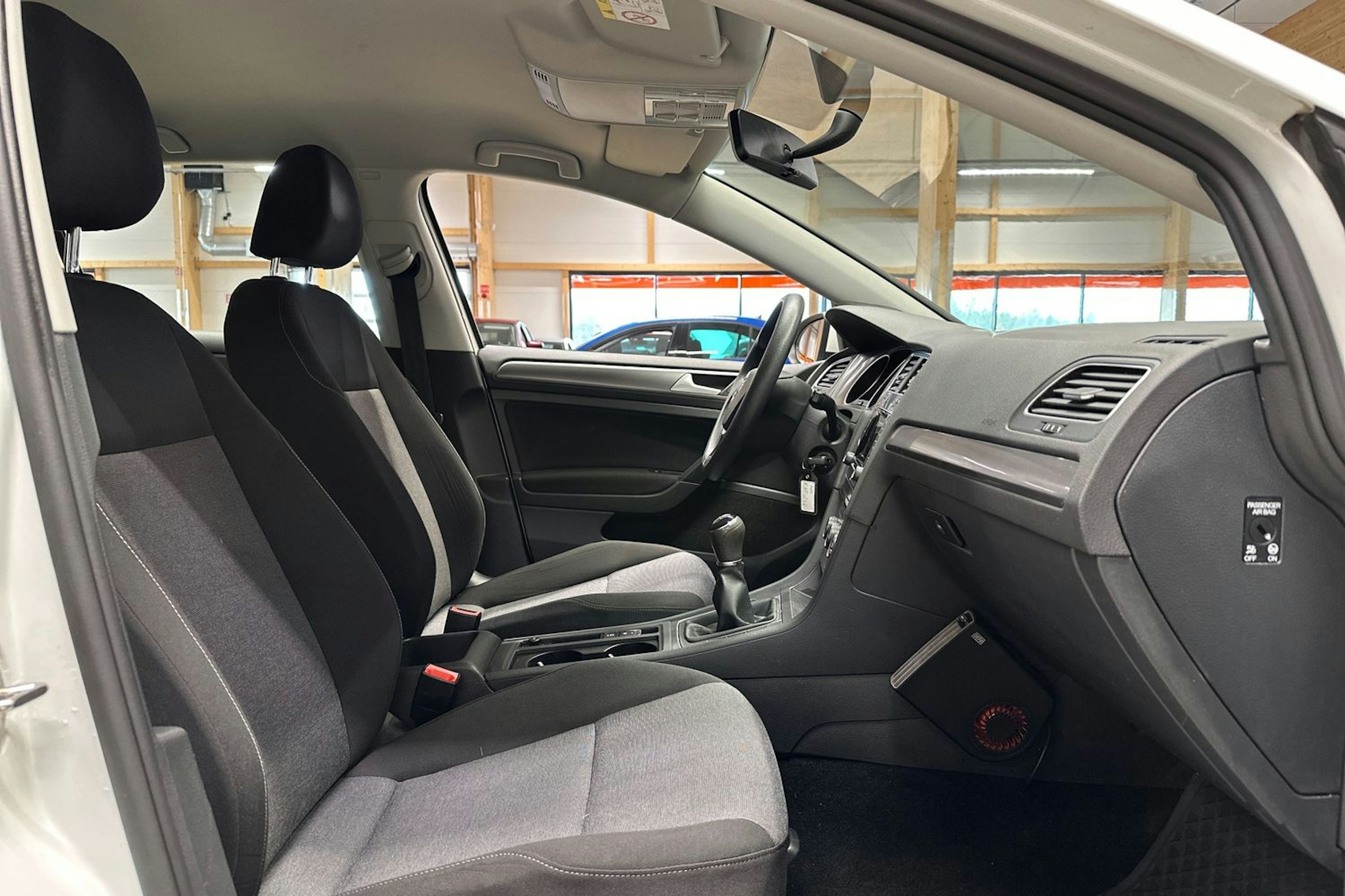 valkoinen Volkswagen Golf 2016 kuva 14.
