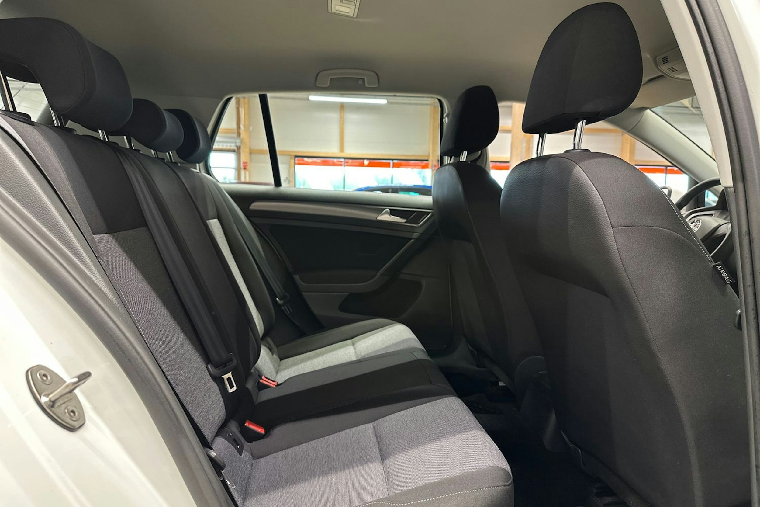 valkoinen Volkswagen Golf 2016 kuva 15.