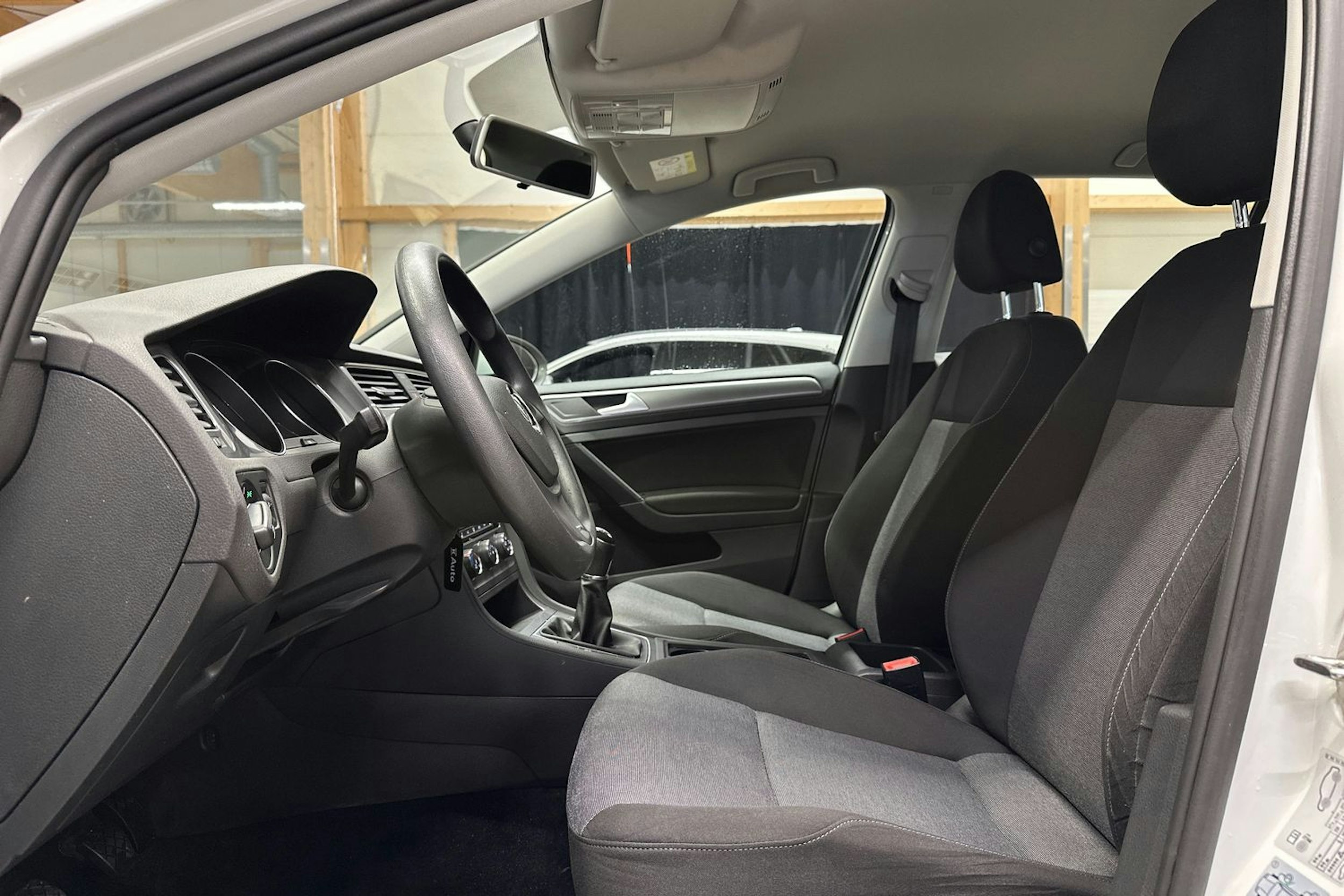 valkoinen Volkswagen Golf 2016 kuva 16.