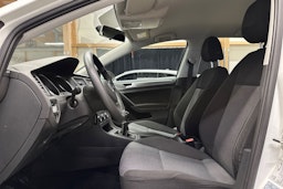 valkoinen Volkswagen Golf 2016 kuva 16.