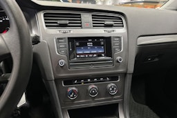 valkoinen Volkswagen Golf 2016 kuva 18.