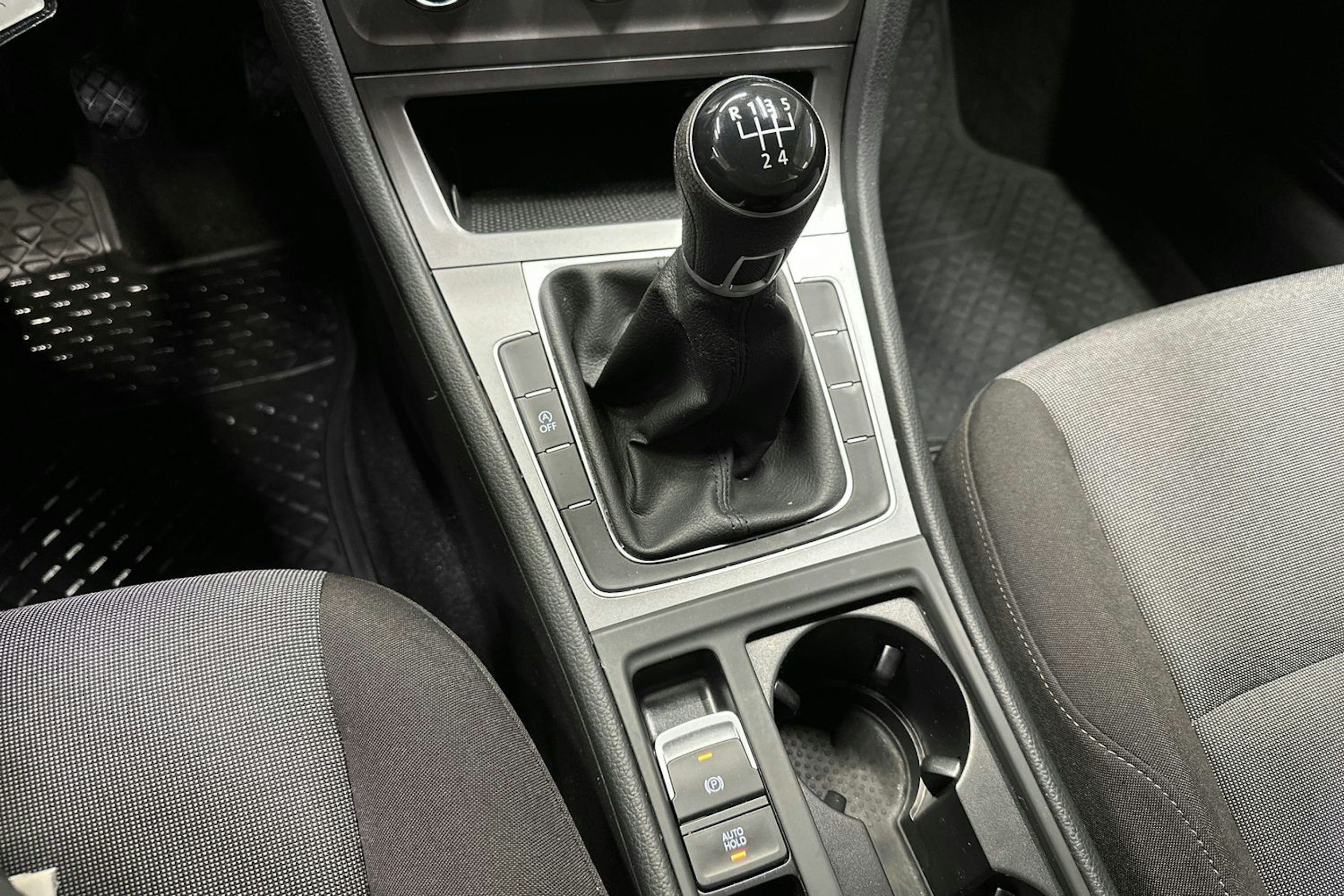 valkoinen Volkswagen Golf 2016 kuva 19.
