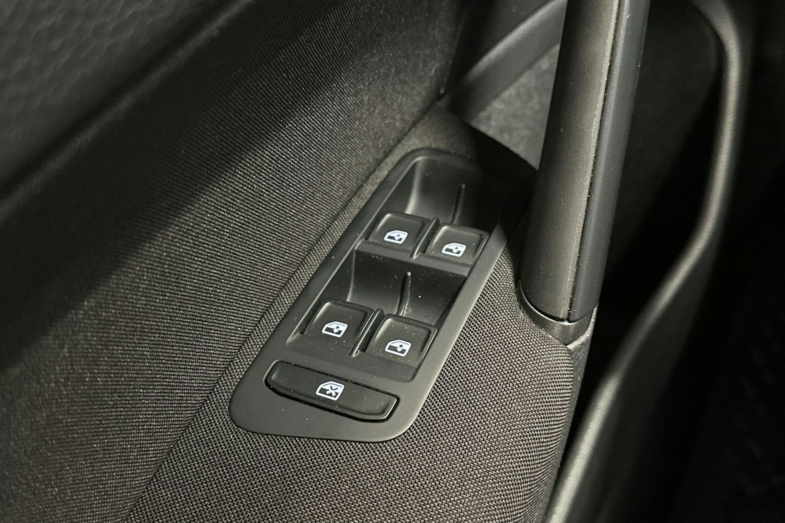 valkoinen Volkswagen Golf 2016 kuva 22.