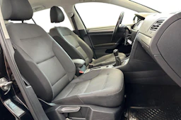 musta Volkswagen Golf 2016 kuva 11.