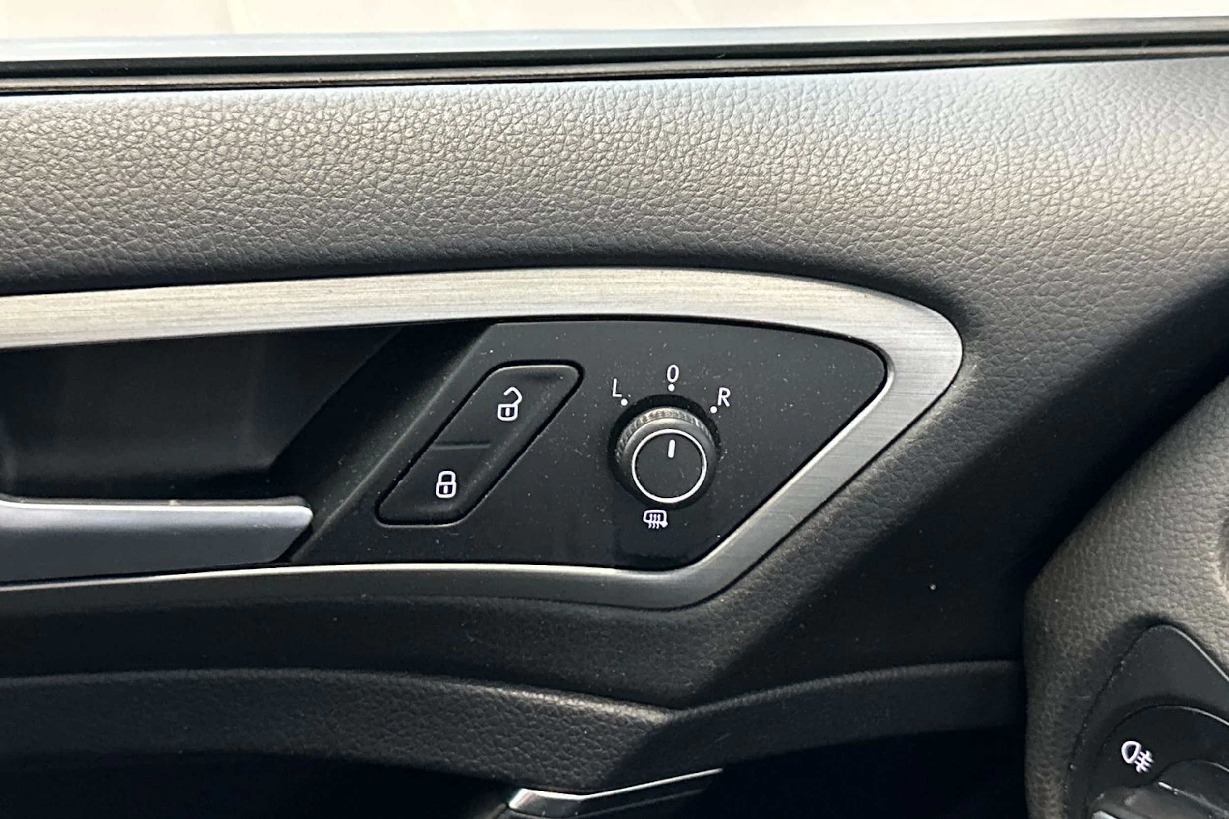 musta Volkswagen Golf 2016 kuva 15.