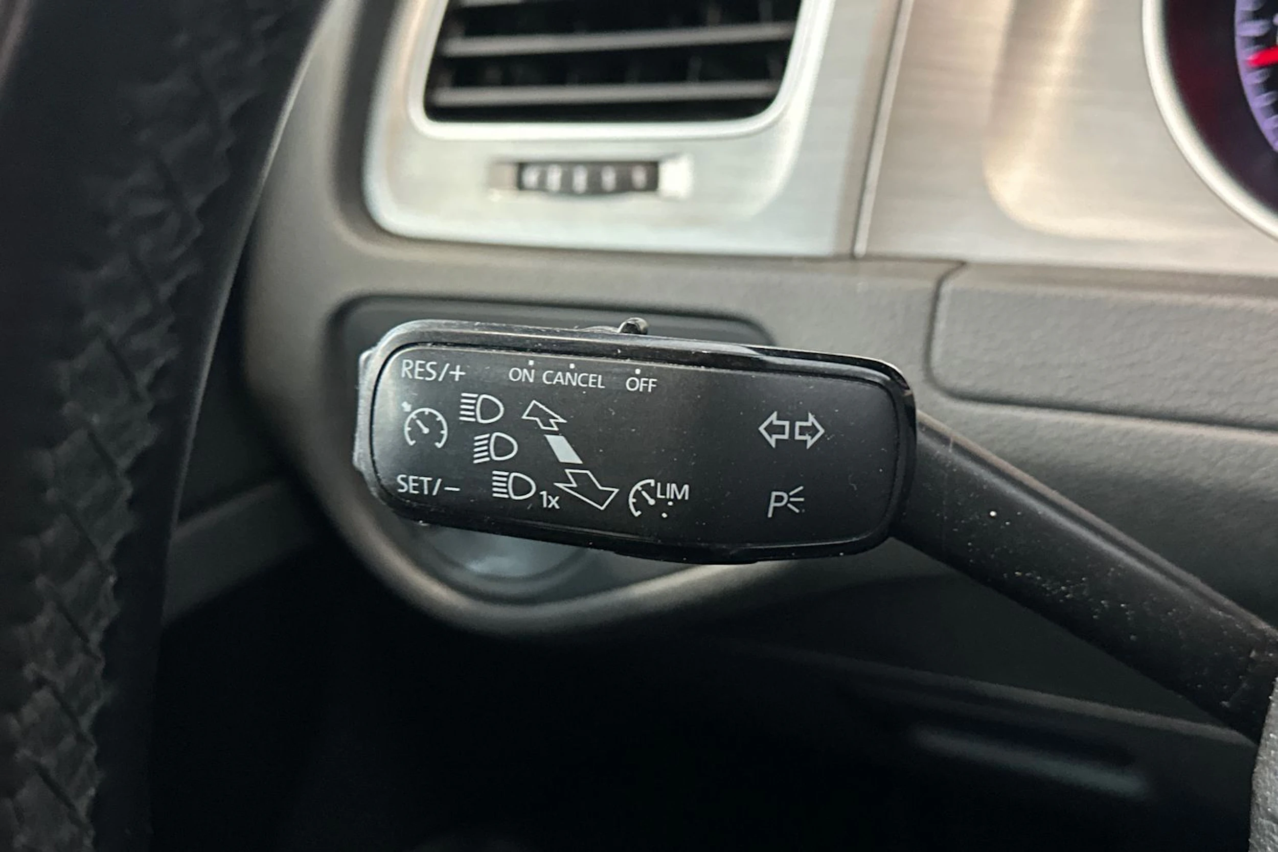 musta Volkswagen Golf 2016 kuva 17.