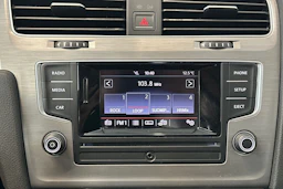 musta Volkswagen Golf 2016 kuva 21.