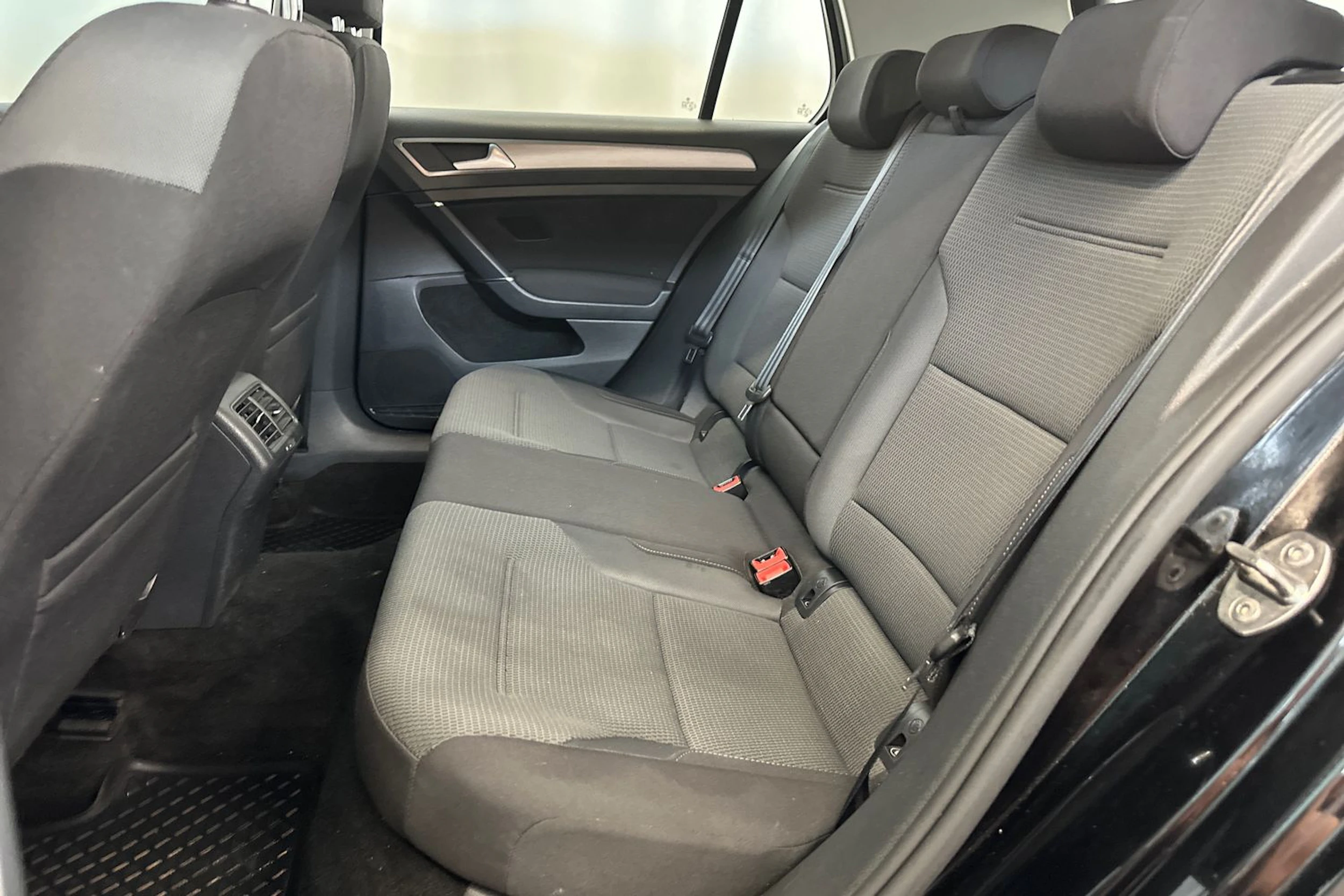 musta Volkswagen Golf 2016 kuva 25.
