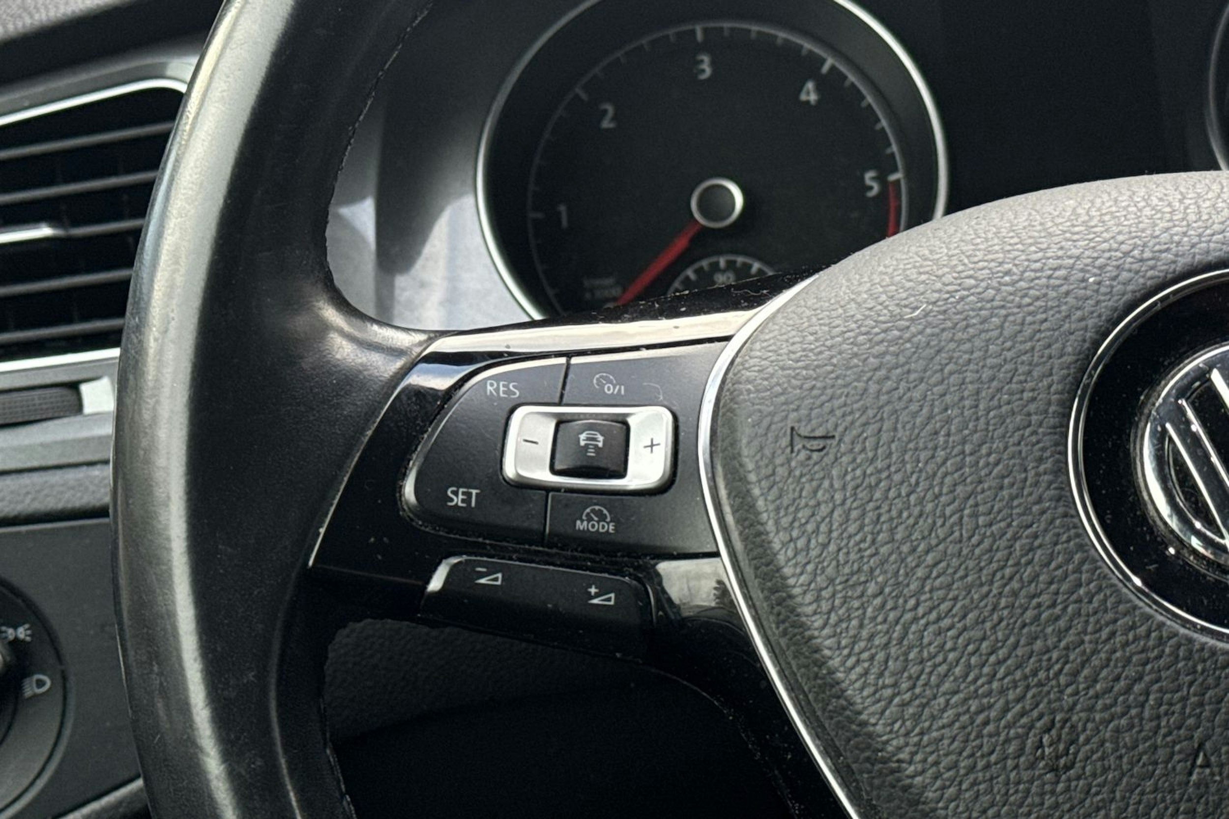 Sininen Volkswagen GOLF 2016 kuva 12.