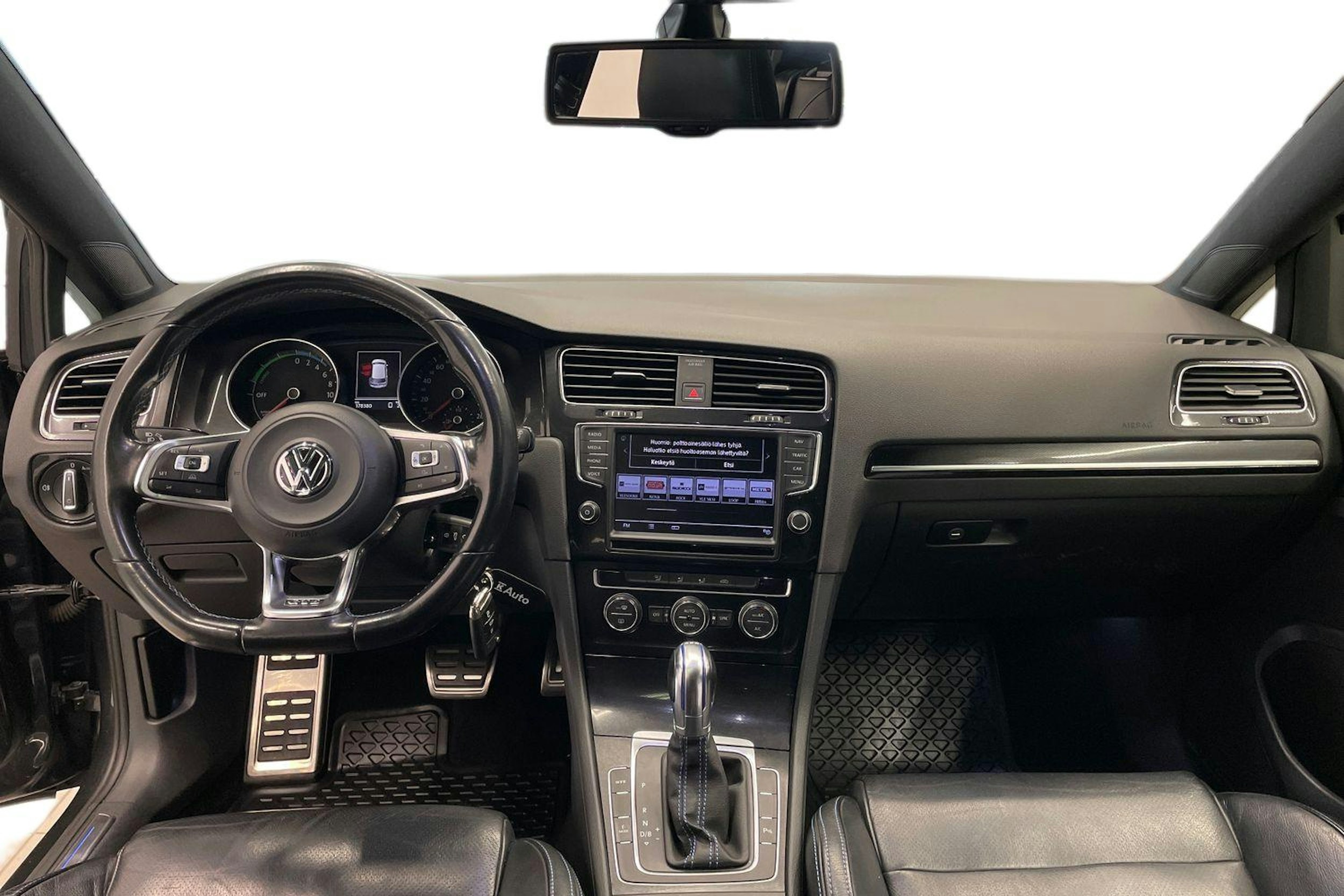 musta Volkswagen Golf 2016 kuva 9.