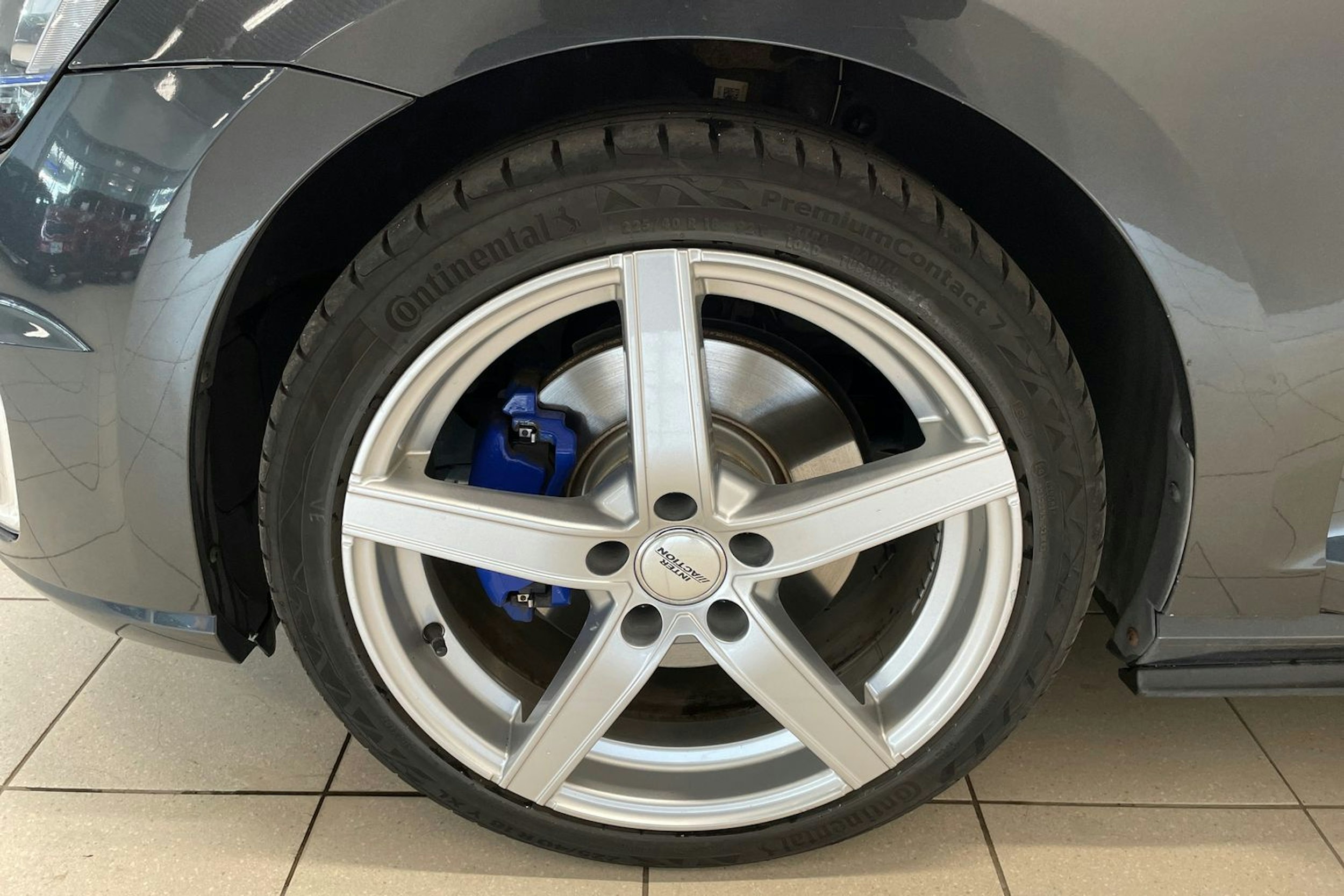 musta Volkswagen Golf 2016 kuva 11.