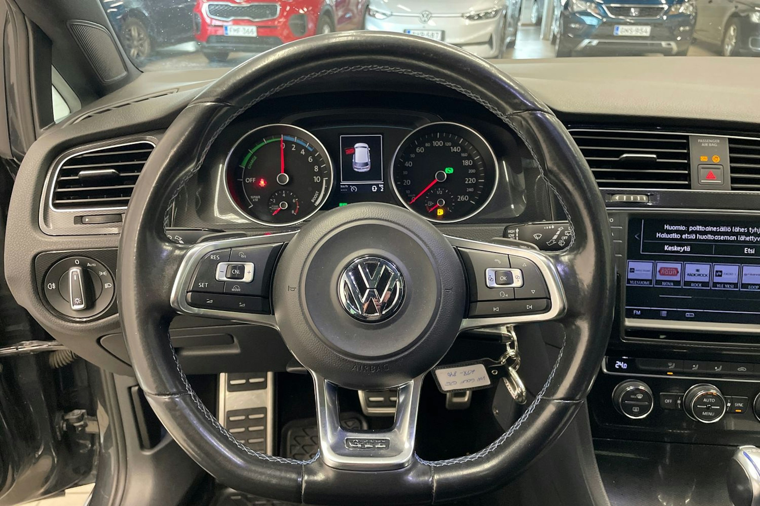musta Volkswagen Golf 2016 kuva 14.
