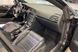 musta Volkswagen Golf 2016 kuva 25.