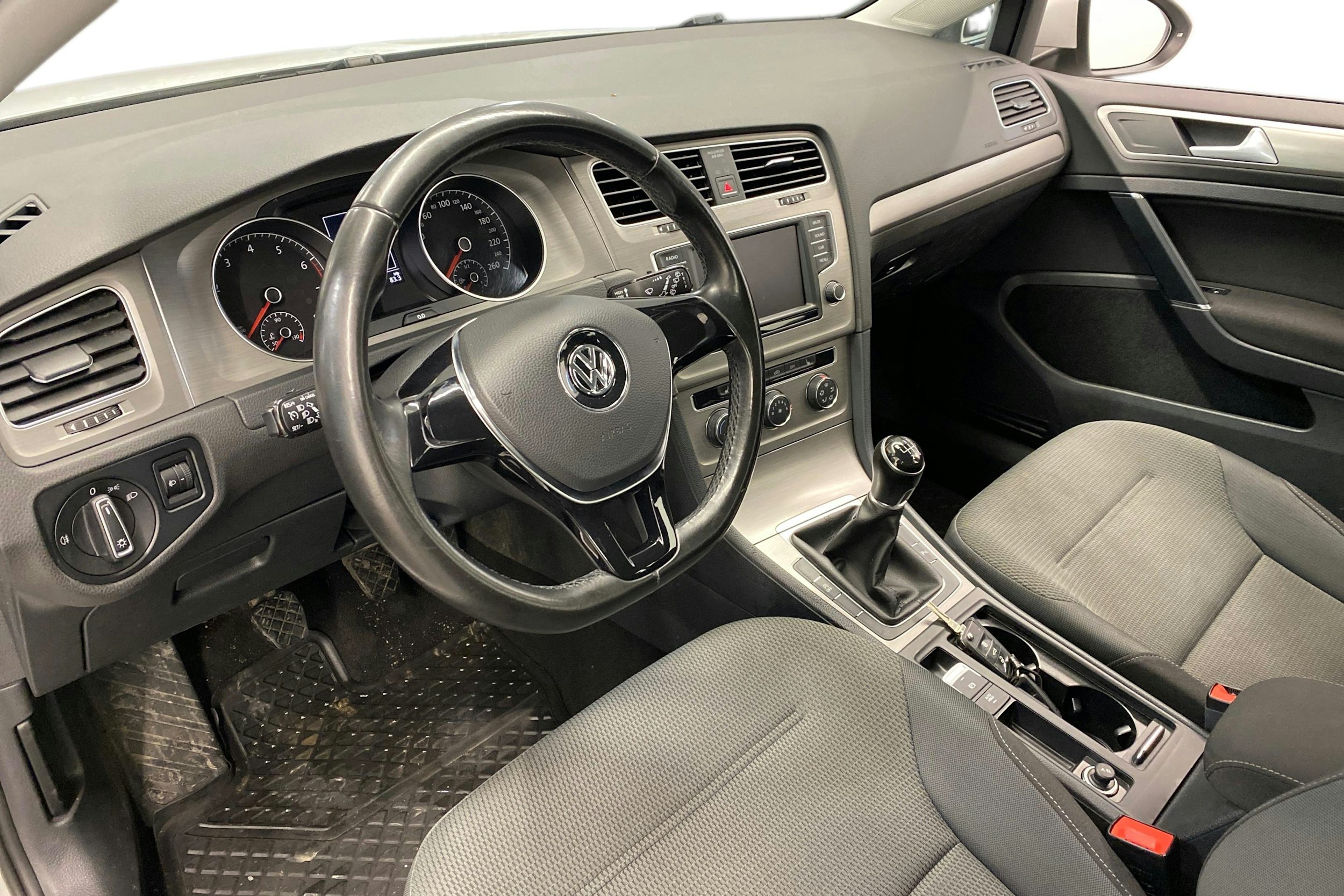 valkoinen Volkswagen Golf 2016 kuva 6.