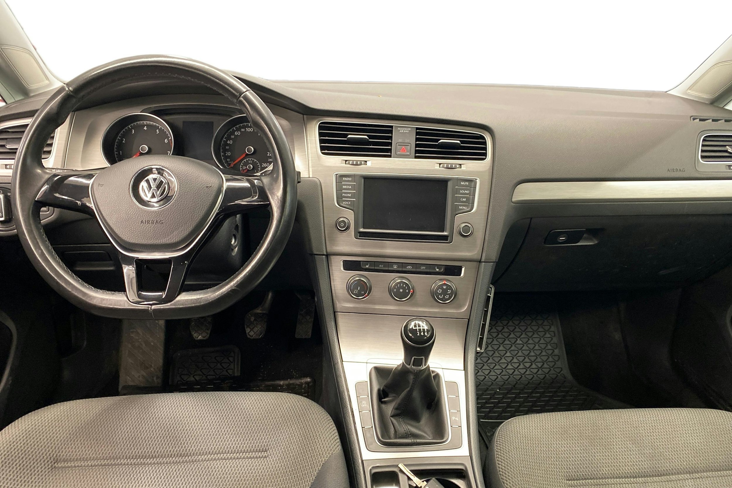 valkoinen Volkswagen Golf 2016 kuva 7.