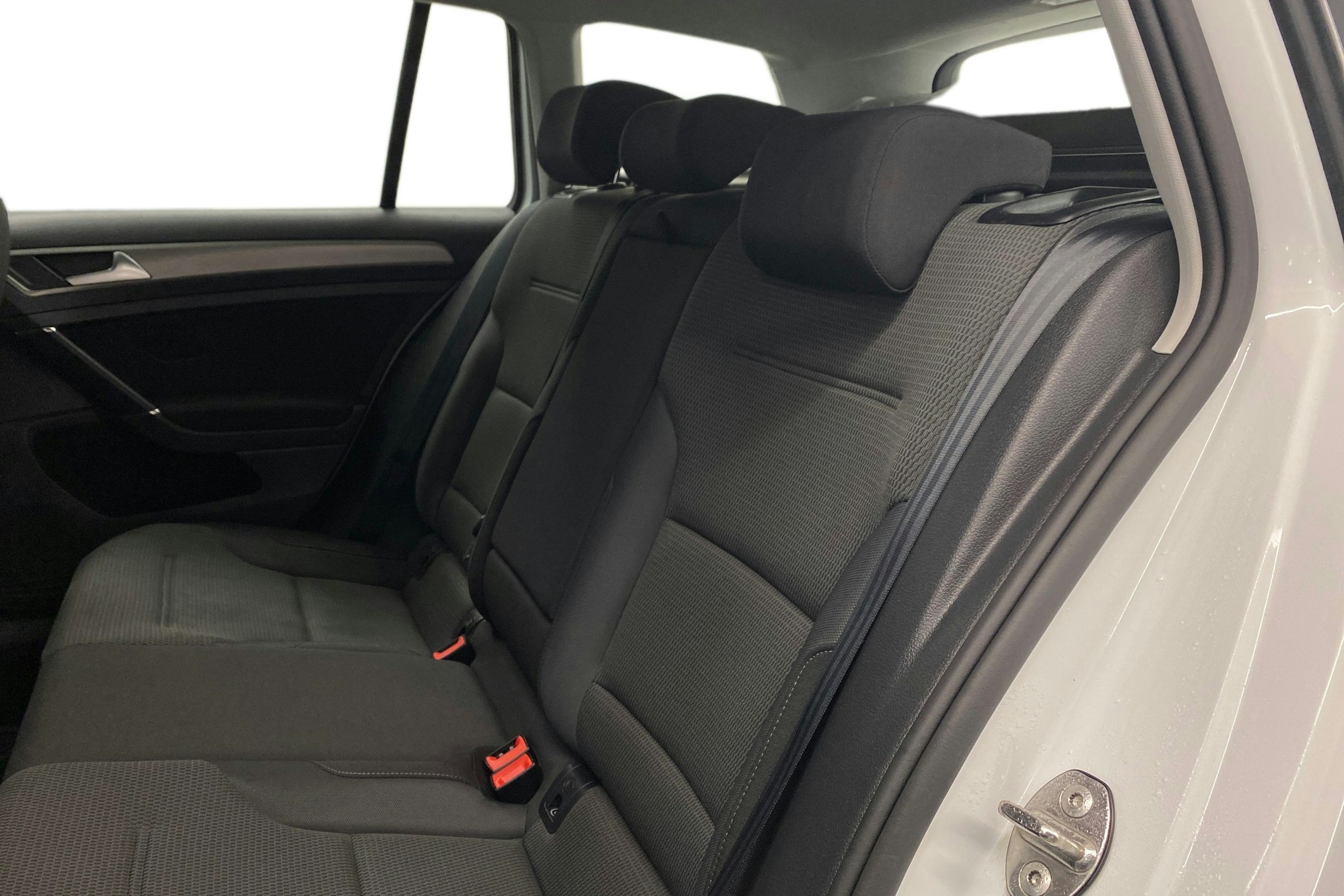 valkoinen Volkswagen Golf 2016 kuva 8.