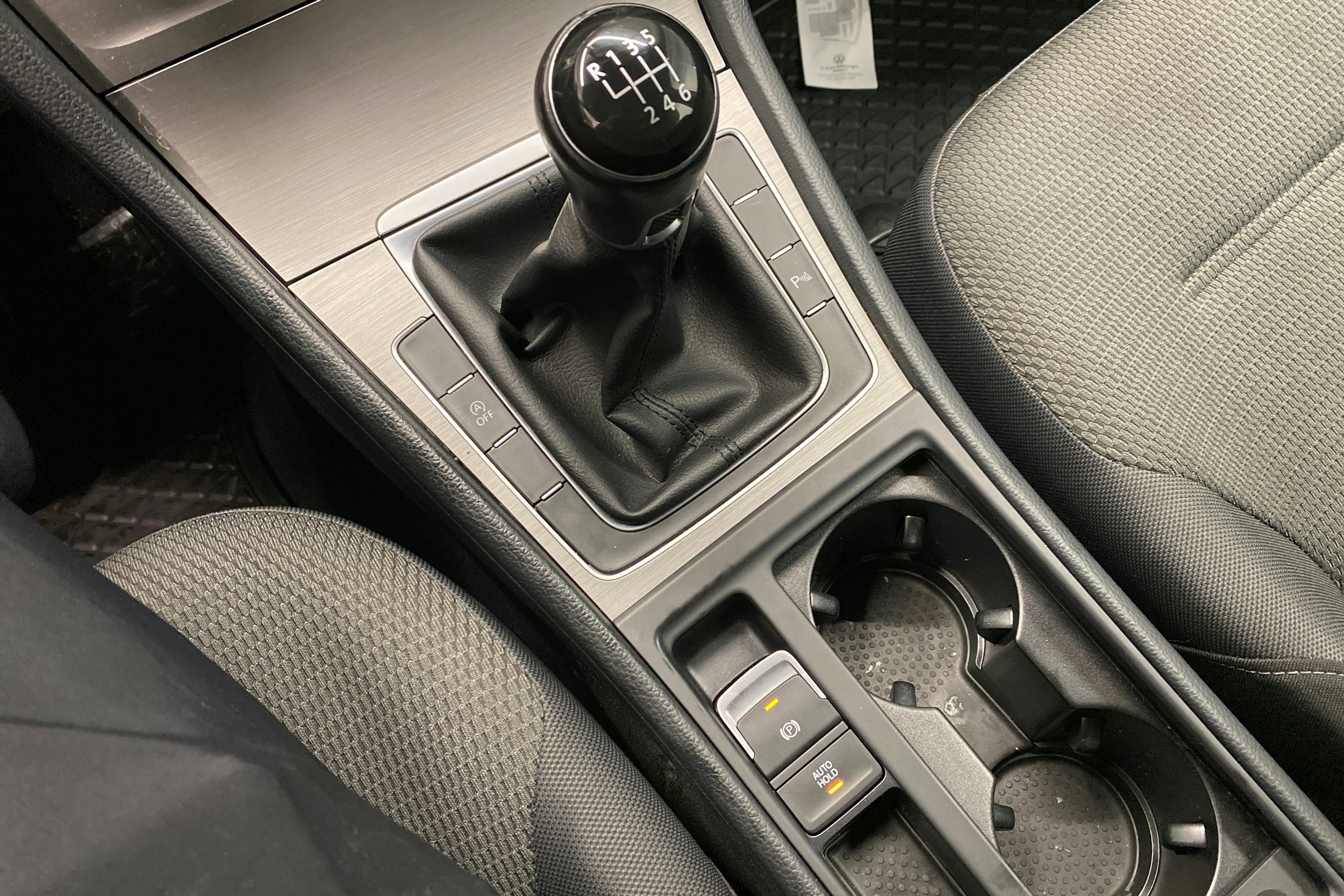 valkoinen Volkswagen Golf 2016 kuva 14.