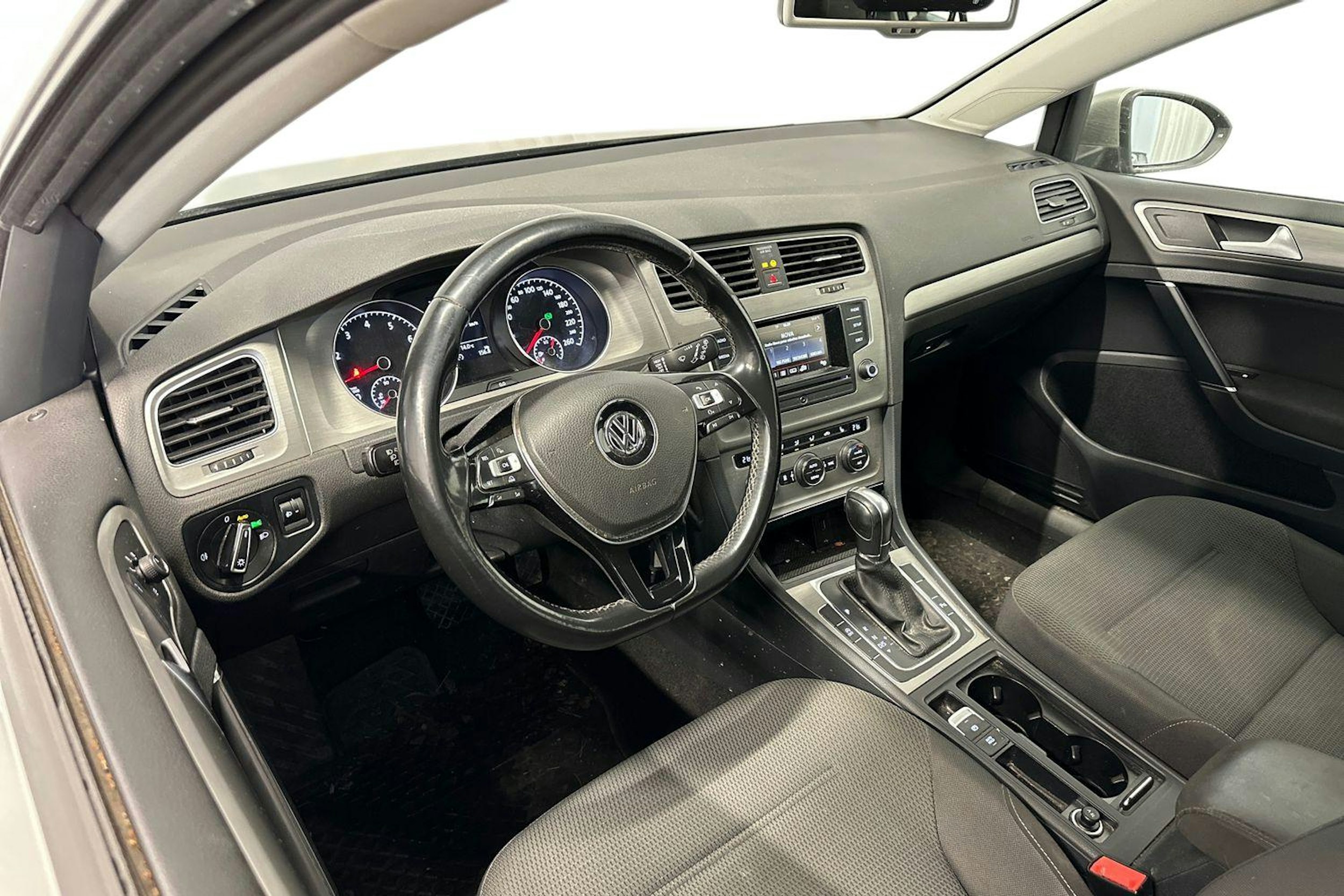 harmaa Volkswagen Golf 2016 kuva 3.