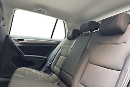 harmaa Volkswagen Golf 2016 kuva 8.