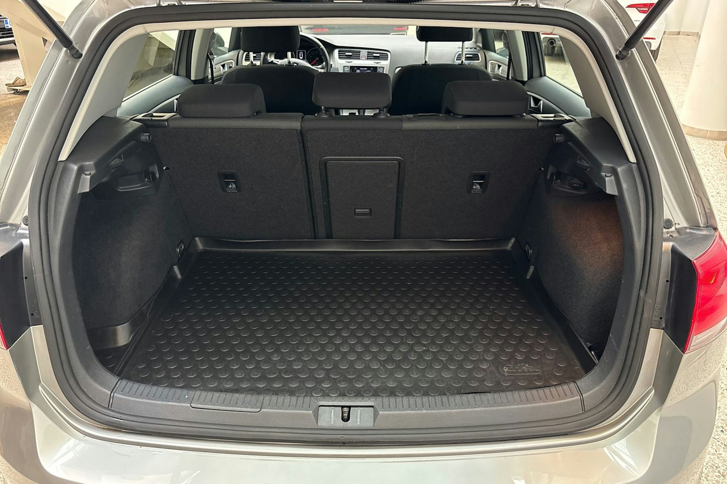 harmaa Volkswagen Golf 2016 kuva 11.