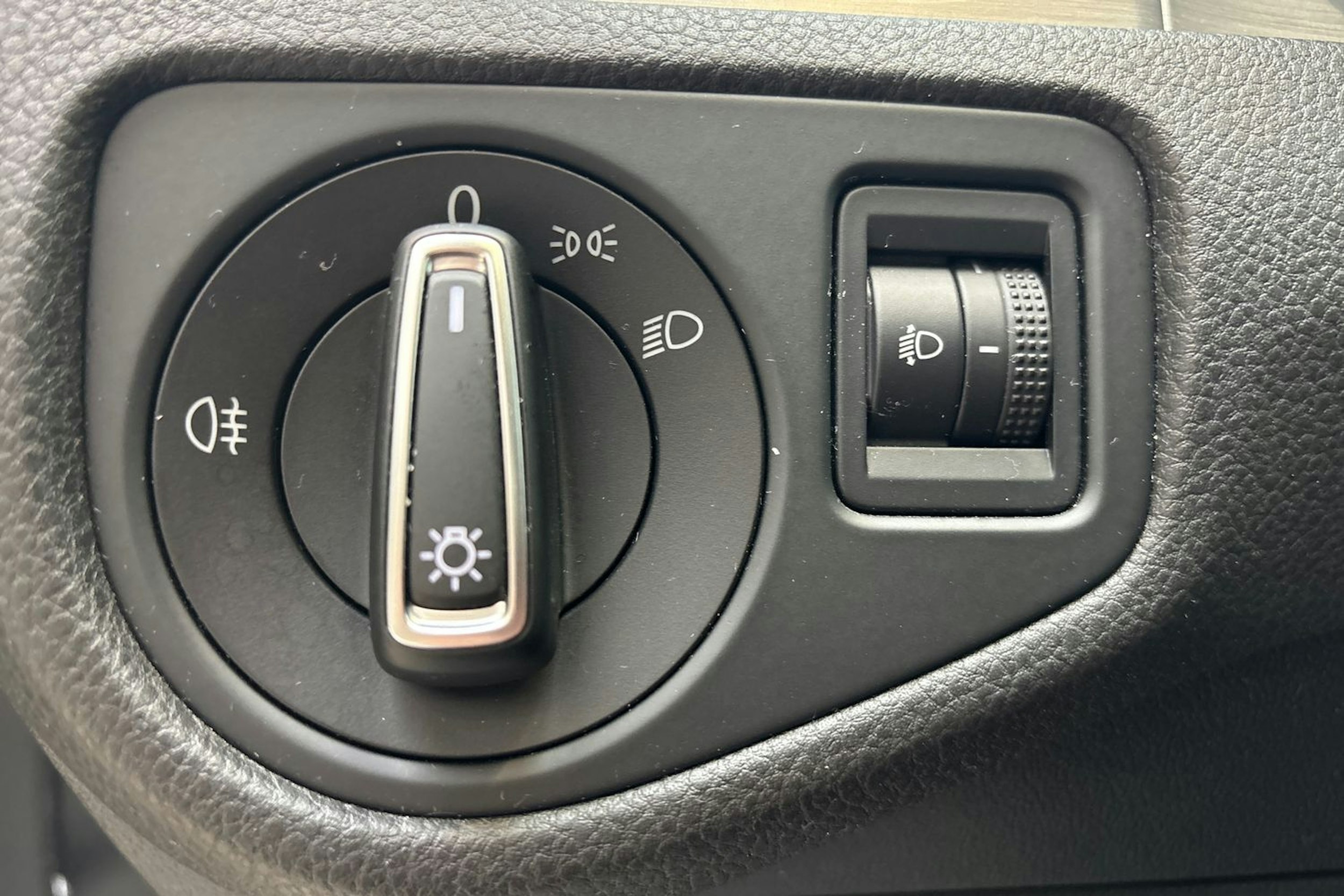 harmaa Volkswagen Golf 2016 kuva 13.