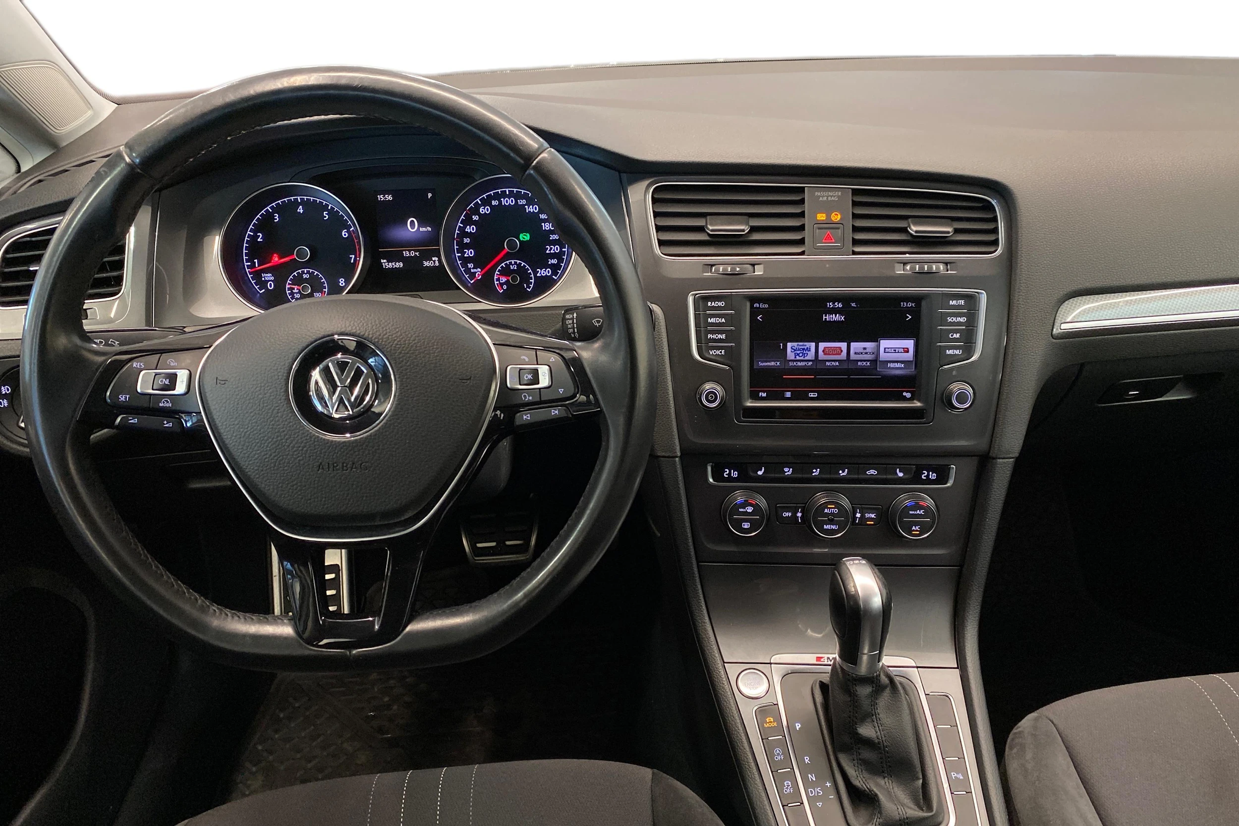 valkoinen Volkswagen Golf 2016 kuva 9.