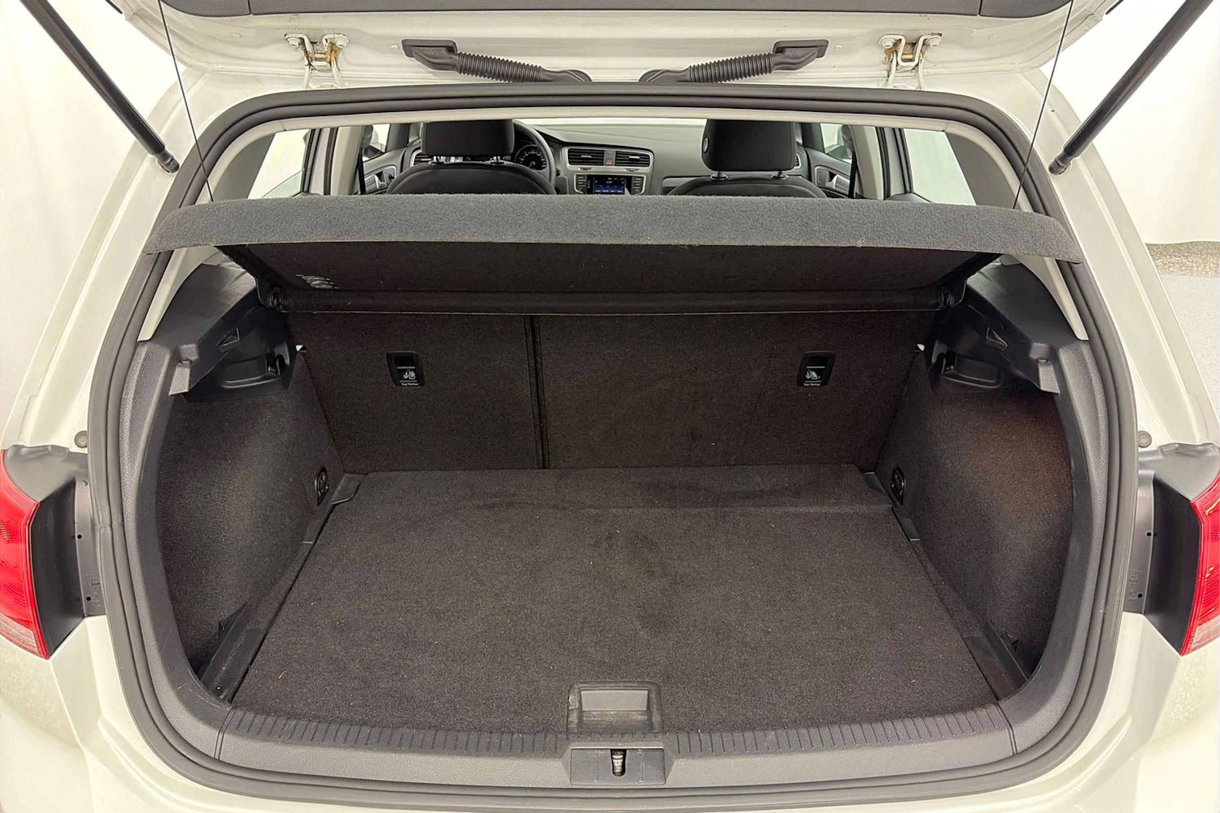 valkoinen Volkswagen Golf 2016 kuva 11.