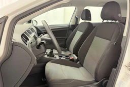valkoinen Volkswagen Golf 2016 kuva 12.