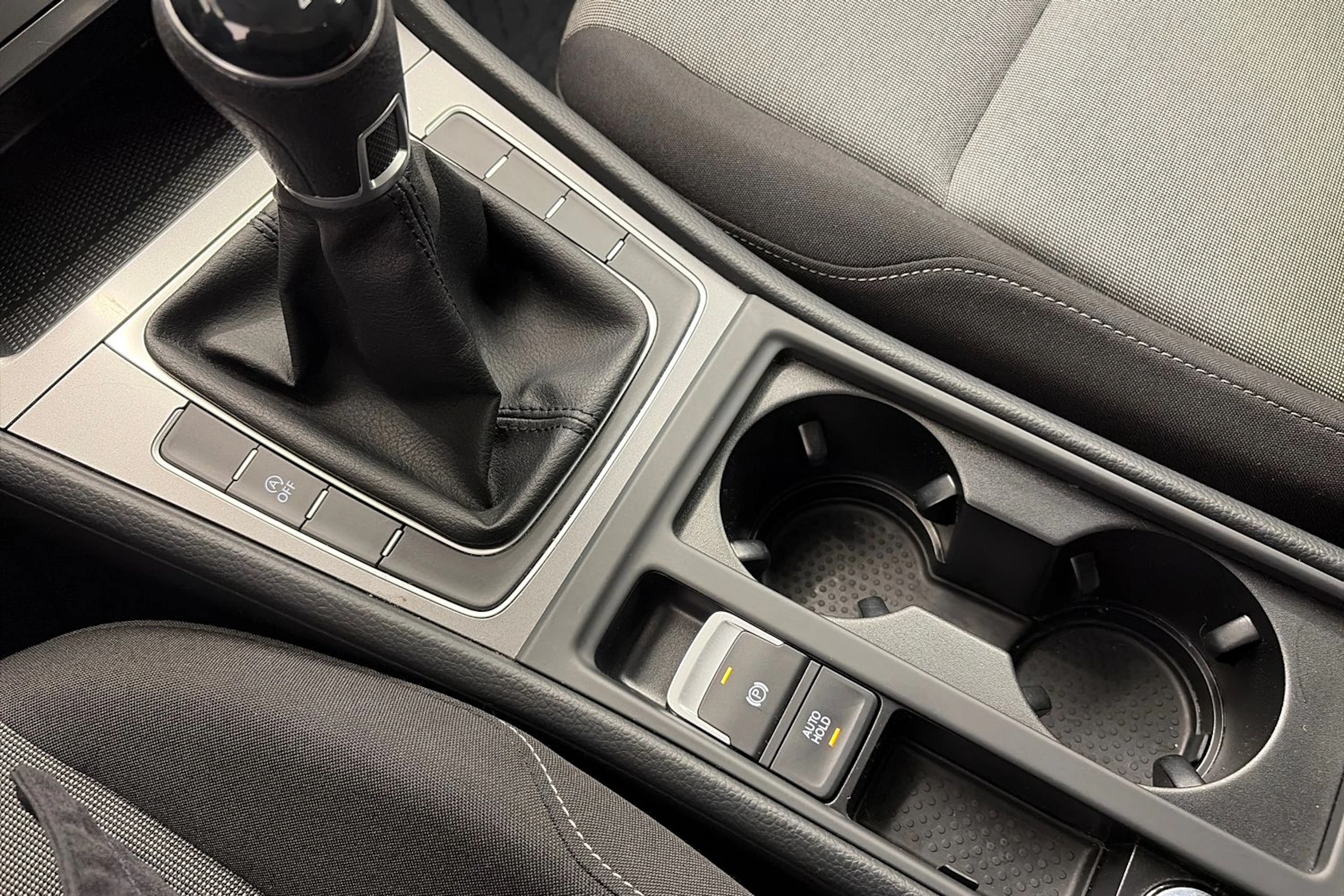 valkoinen Volkswagen Golf 2016 kuva 16.