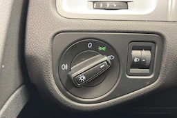 valkoinen Volkswagen Golf 2016 kuva 17.